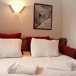 Sapaudia - Charm Town Centre Retreat