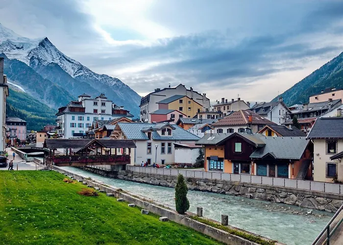 Sapaudia - Charm Town Centre Retreat